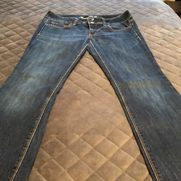 American Eagle Stretch Jeans - Picture 2 of 9
